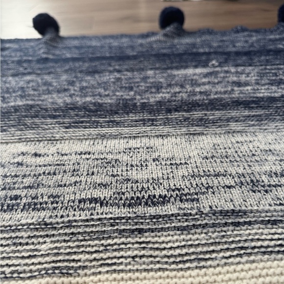 Blue and White Knit Blanket - Picture 3 of 3